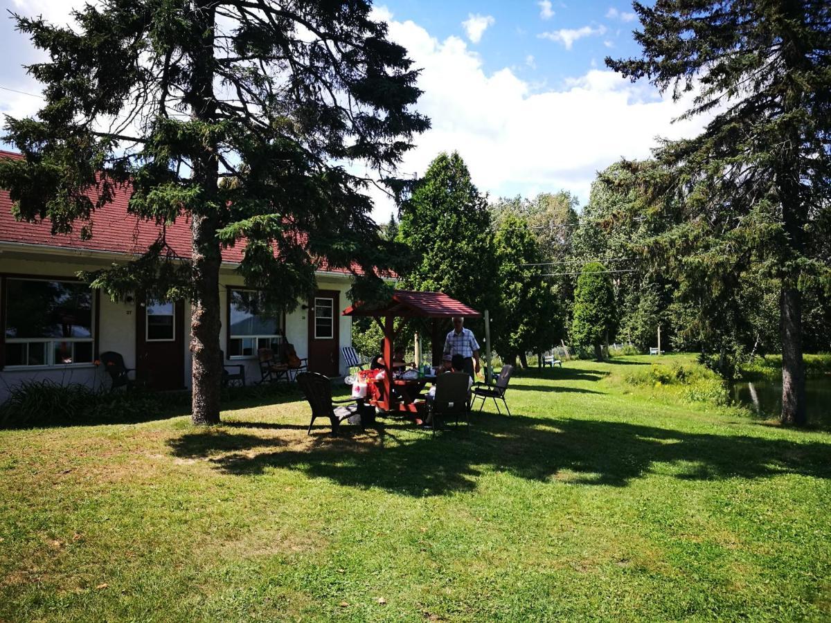 Auberge La Coudriere L'Isle-aux-Coudres Exterior foto