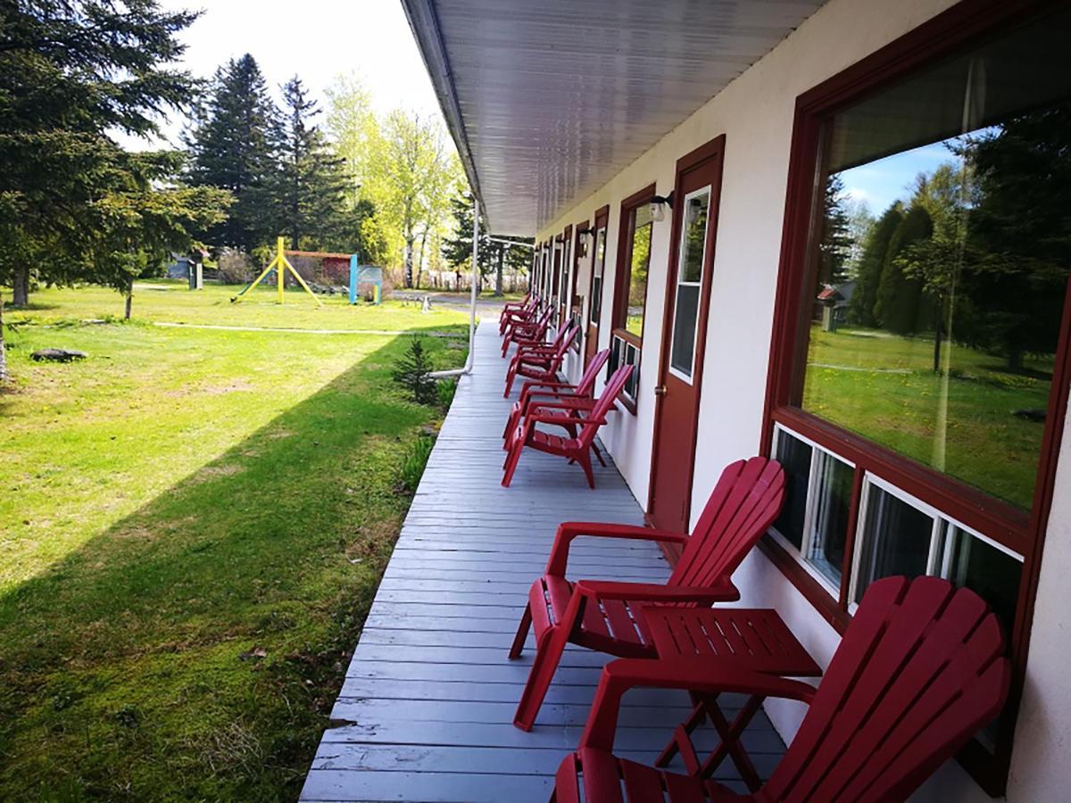 Auberge La Coudriere L'Isle-aux-Coudres Exterior foto