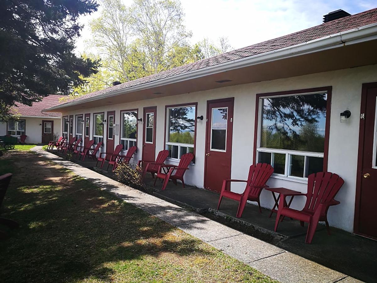 Auberge La Coudriere L'Isle-aux-Coudres Exterior foto