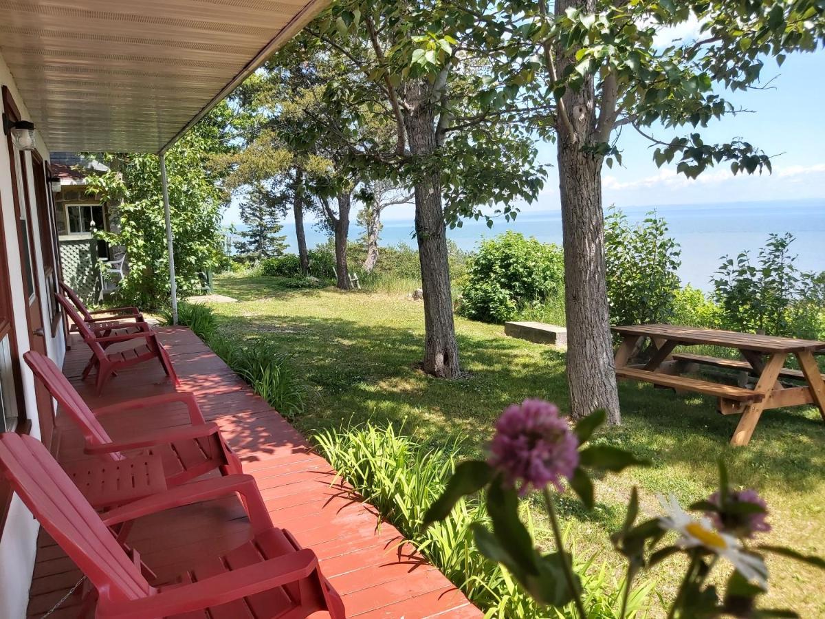 Auberge La Coudriere L'Isle-aux-Coudres Exterior foto