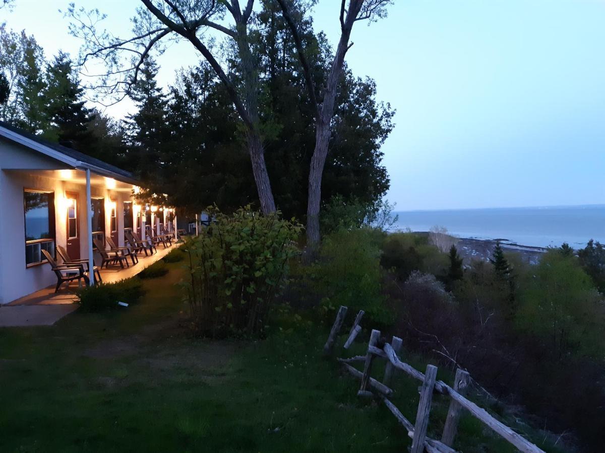 Auberge La Coudriere L'Isle-aux-Coudres Exterior foto